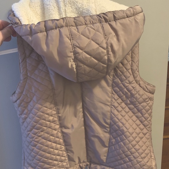 🧸Tan Waffled Sherpa Vest 🧸 - Picture 2 of 3